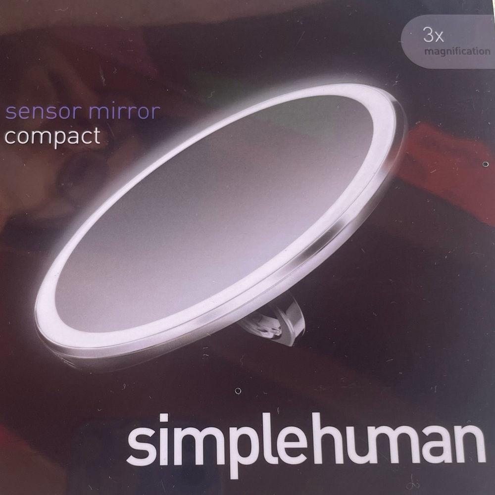 Simple human sensor mirror compact